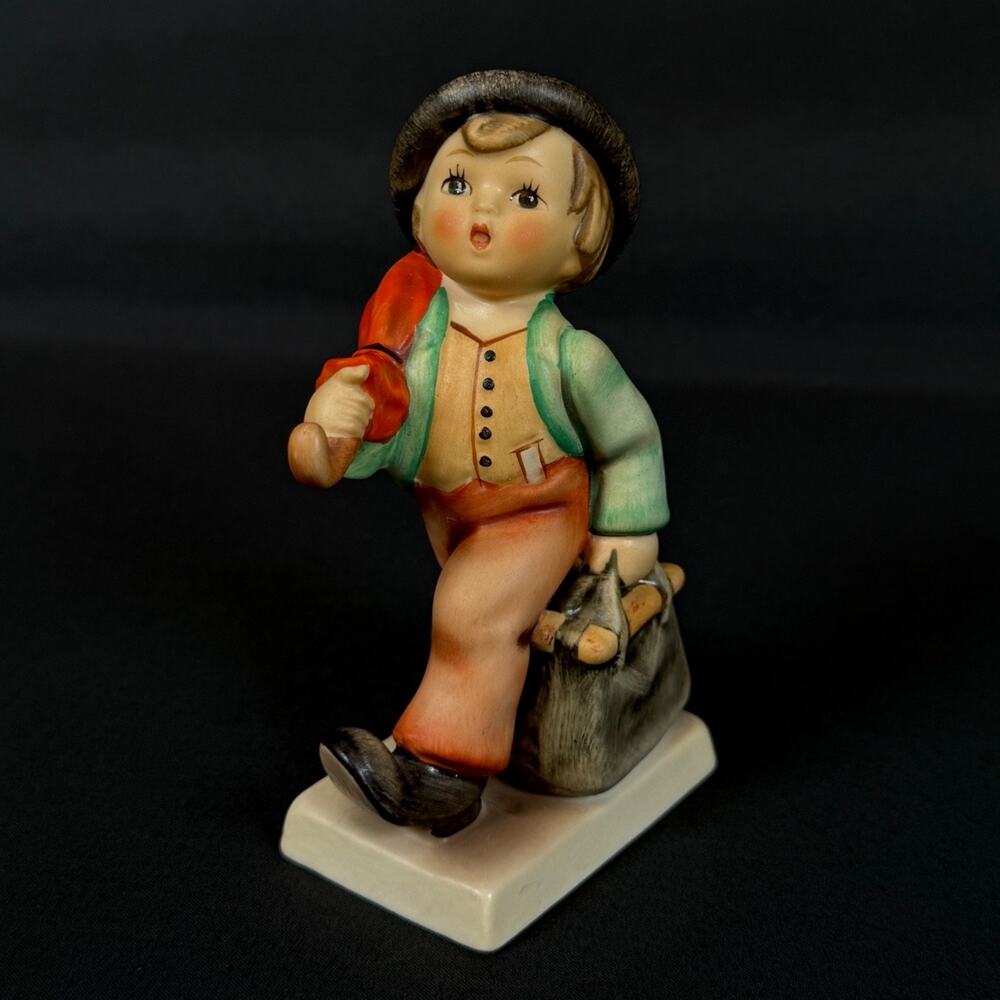 Vintage Hummel Goebel Porcelain Figurine 11 2/0 Merry Wanderer 4"